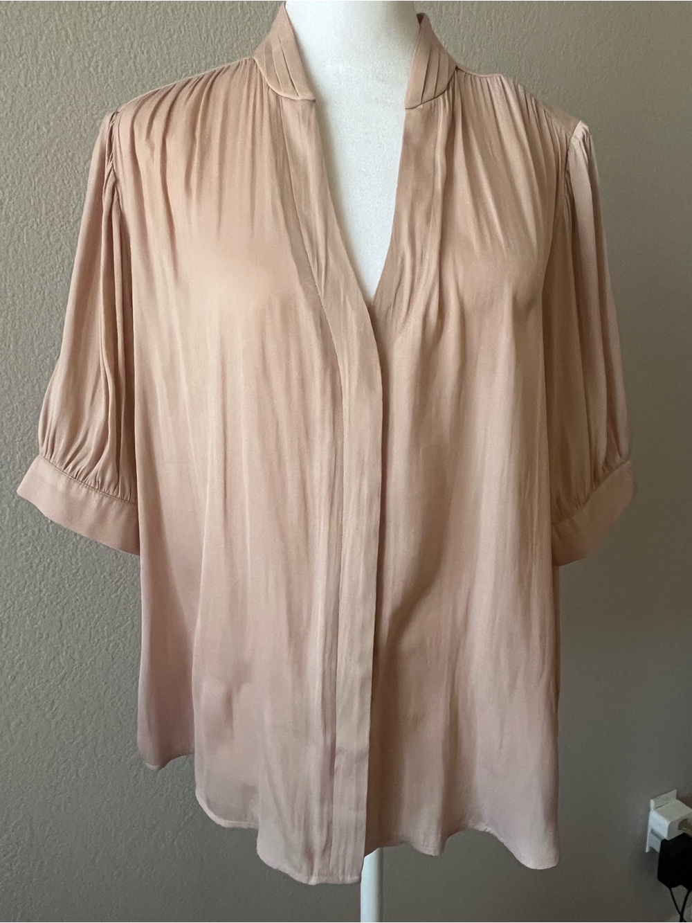 Light Blush V-Neck Short Sleeve Blouse